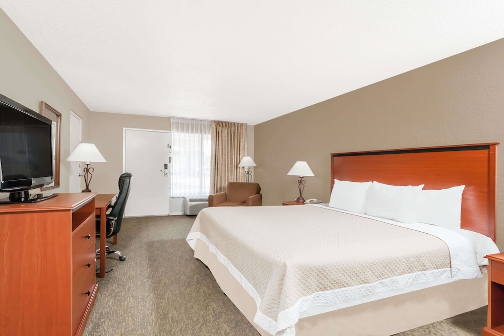 Econo Lodge Sonora, TX 19/60