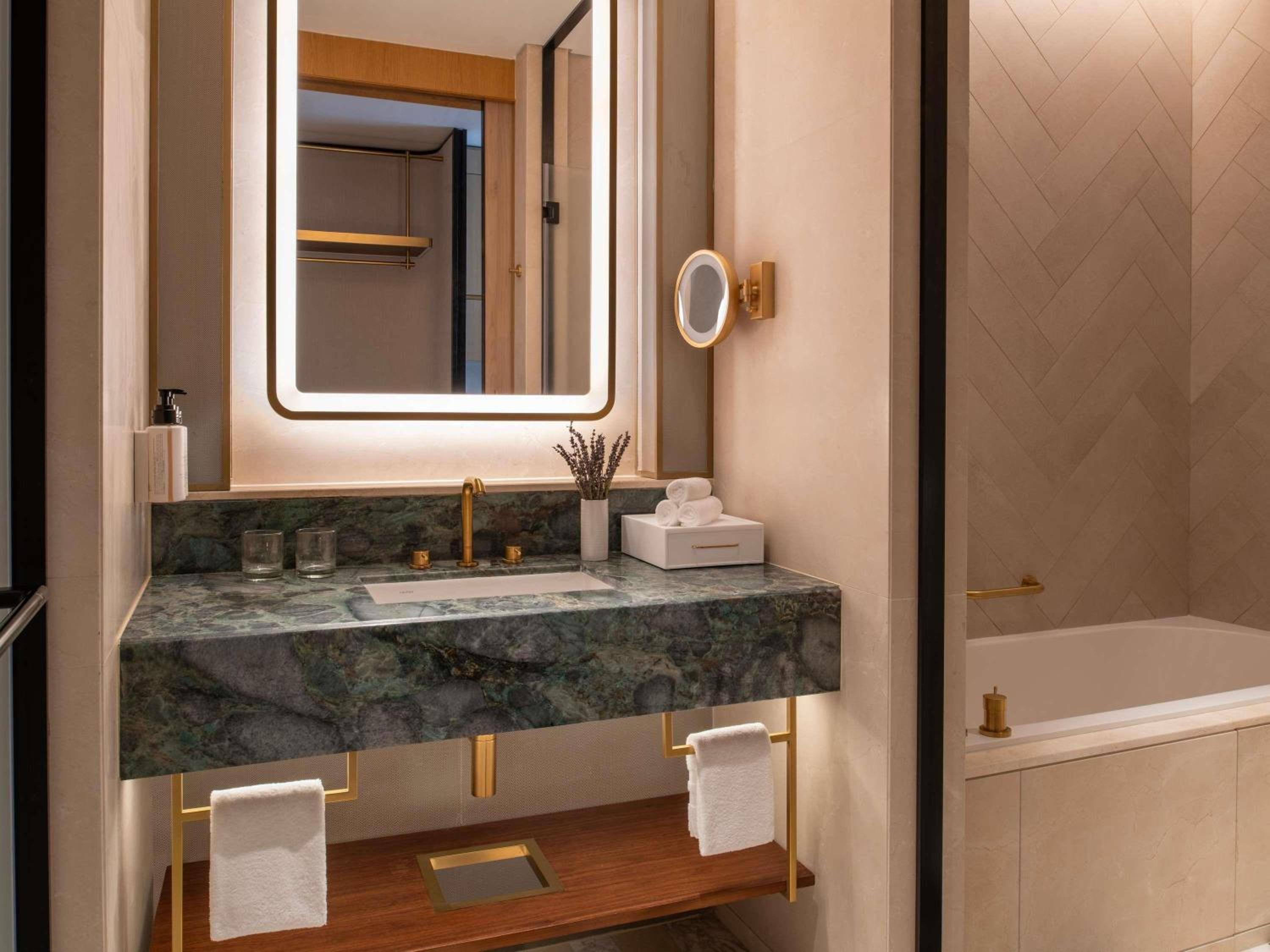 شقة سيغنتشر بسرير كينج وسريرين منفصلين بغرفتي نوم، Swissotel Corniche Park Towers Doha 5/5
