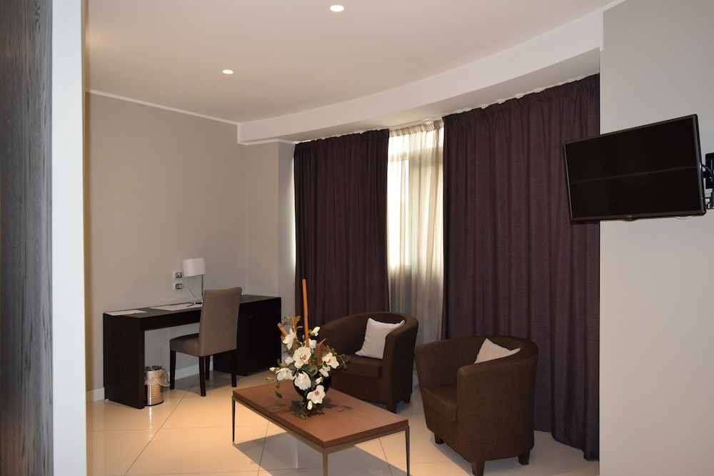 Marconi Hotel 48/63