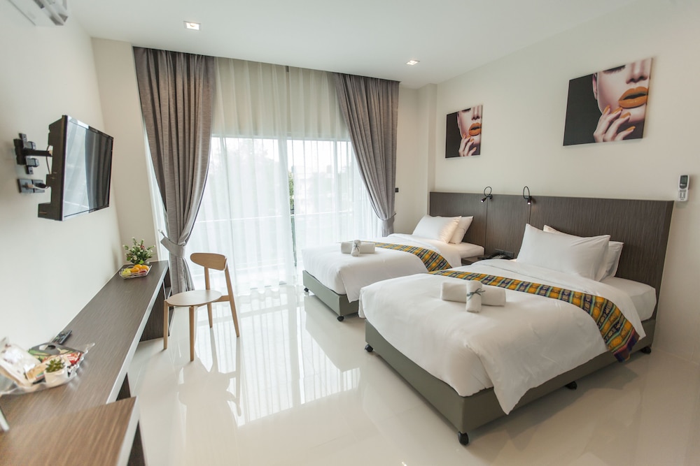 The Elysium Residence 24/72