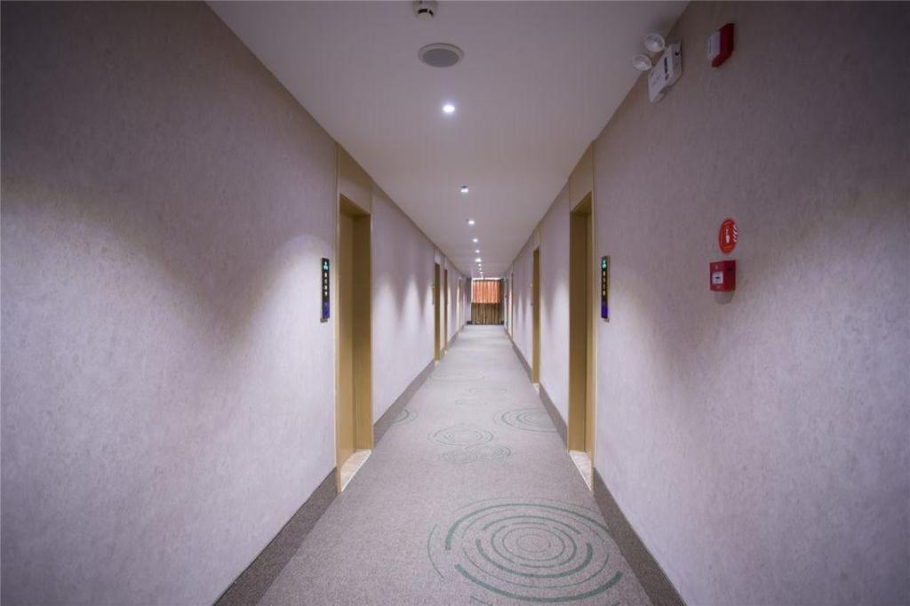 GreenTree Inn Jiangsu Wuxi Jiangyin Yunting Changshan Avenue ChenGYAng Road Business Hotel 27/37