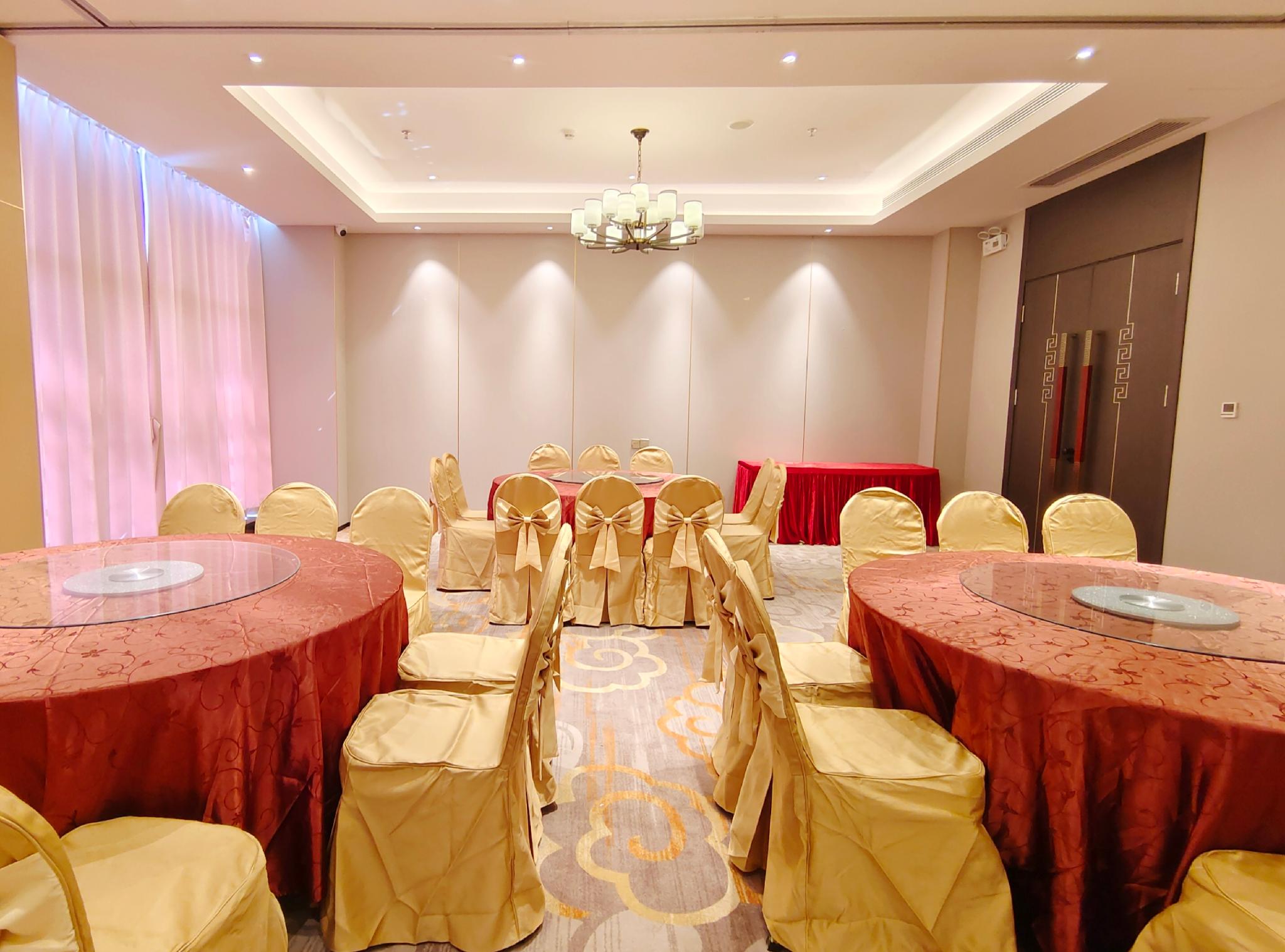Romanjoy International Hotel 26/28