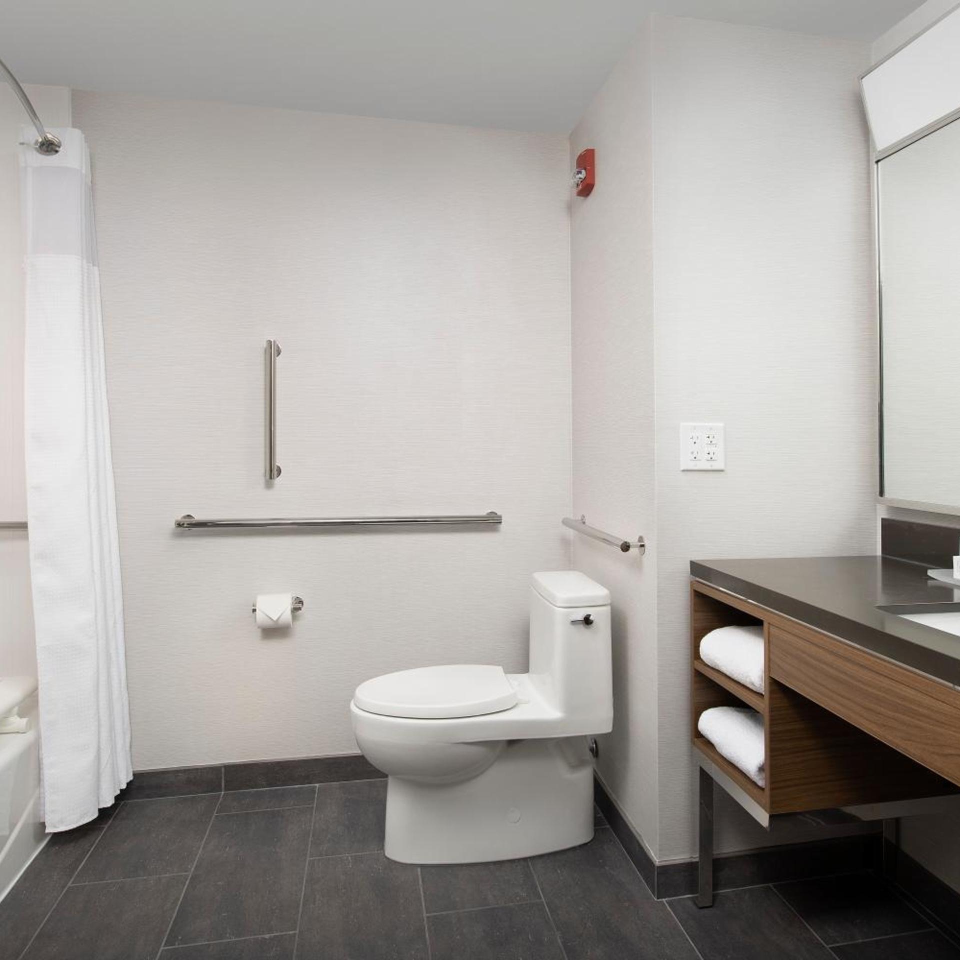 Room, 2 Queen Beds, Bathtub, Accessible, Courtyard by Marriott Indianapolis Plainfield 4/5
