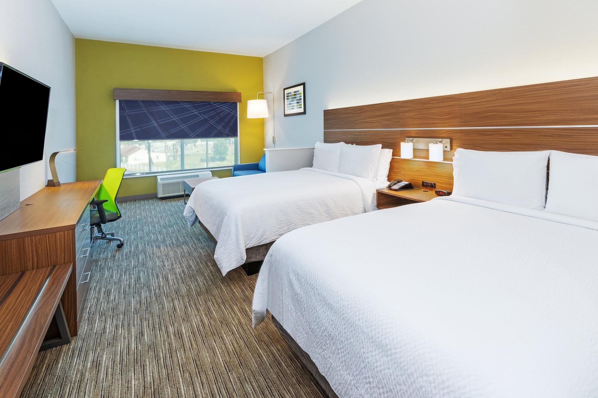 suite, multiple beds