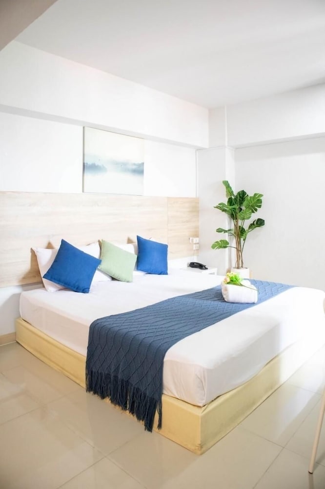 PREMIUM, KING BED, BATHTUB