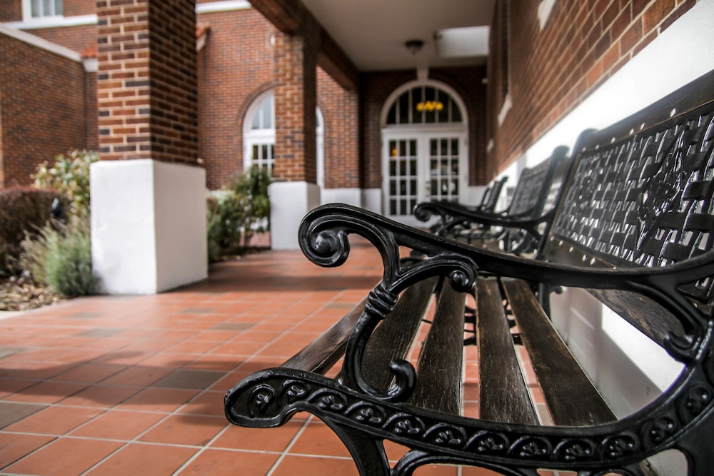 Hassayampa Inn 33/61
