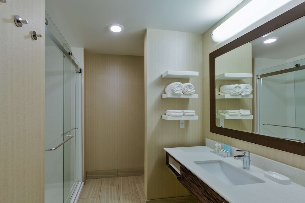 Hampton Inn Suites Bend 14/48