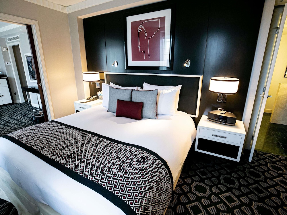 JUNIOR SUITE, KING BED