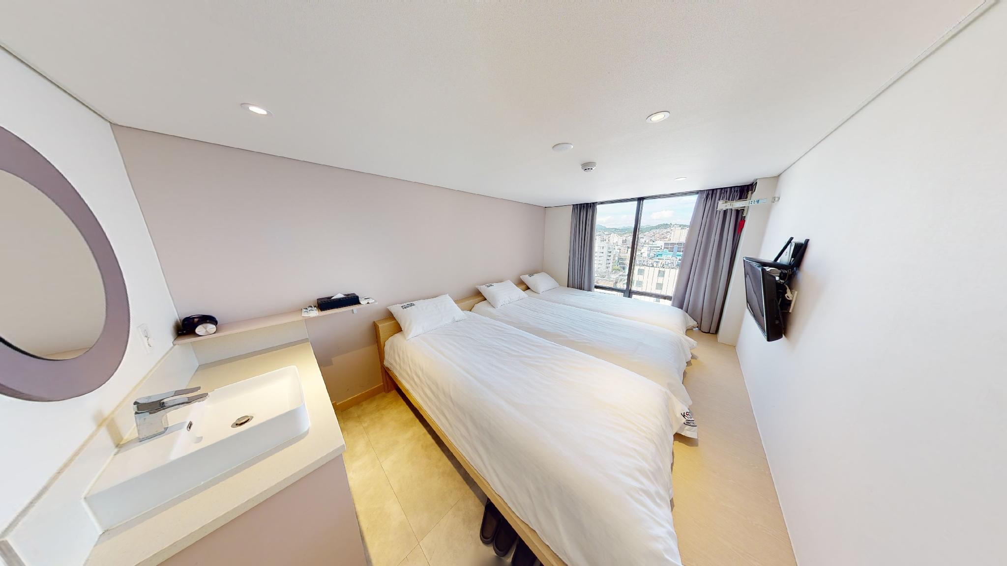 Room, Triple