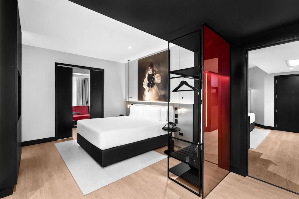 Radisson RED Auckland 24/50