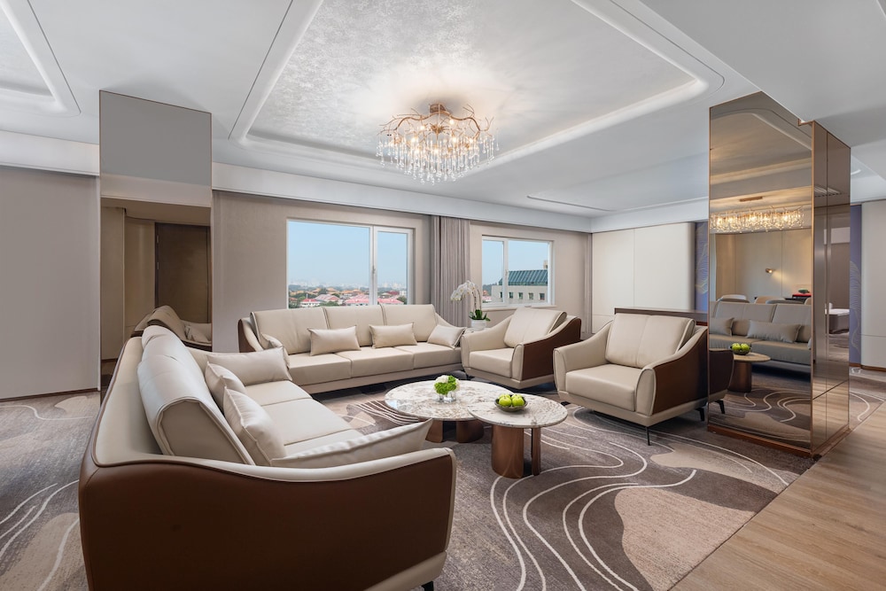 Sunworld Dynasty Hotel 30/45