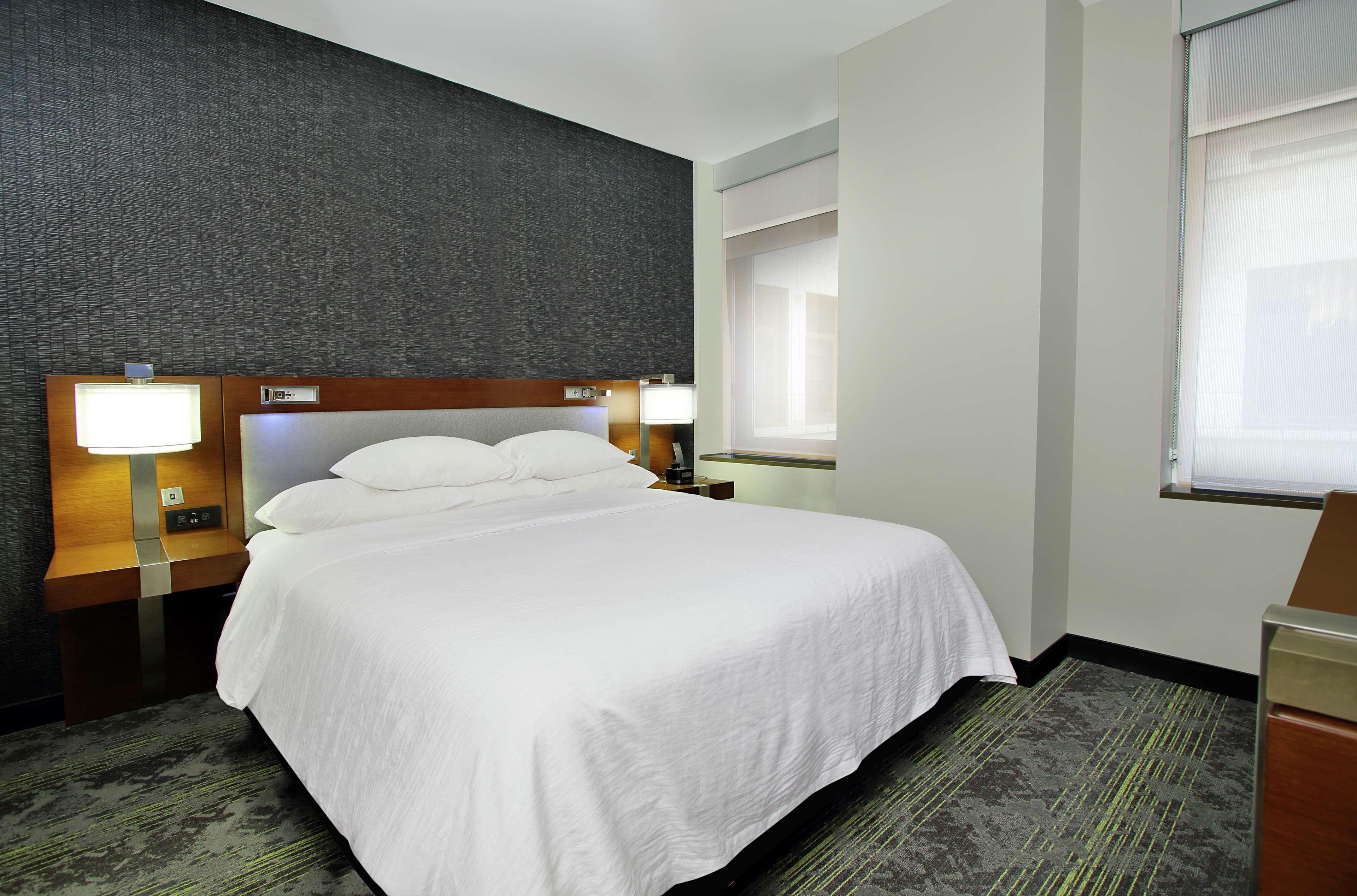 2 ROOMS, SUITE, KING BED, ACCESSIBLE