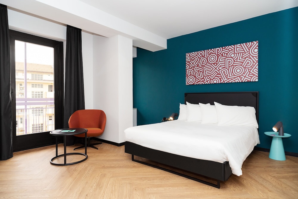 SUPERIOR, DOUBLE BED, SOFA