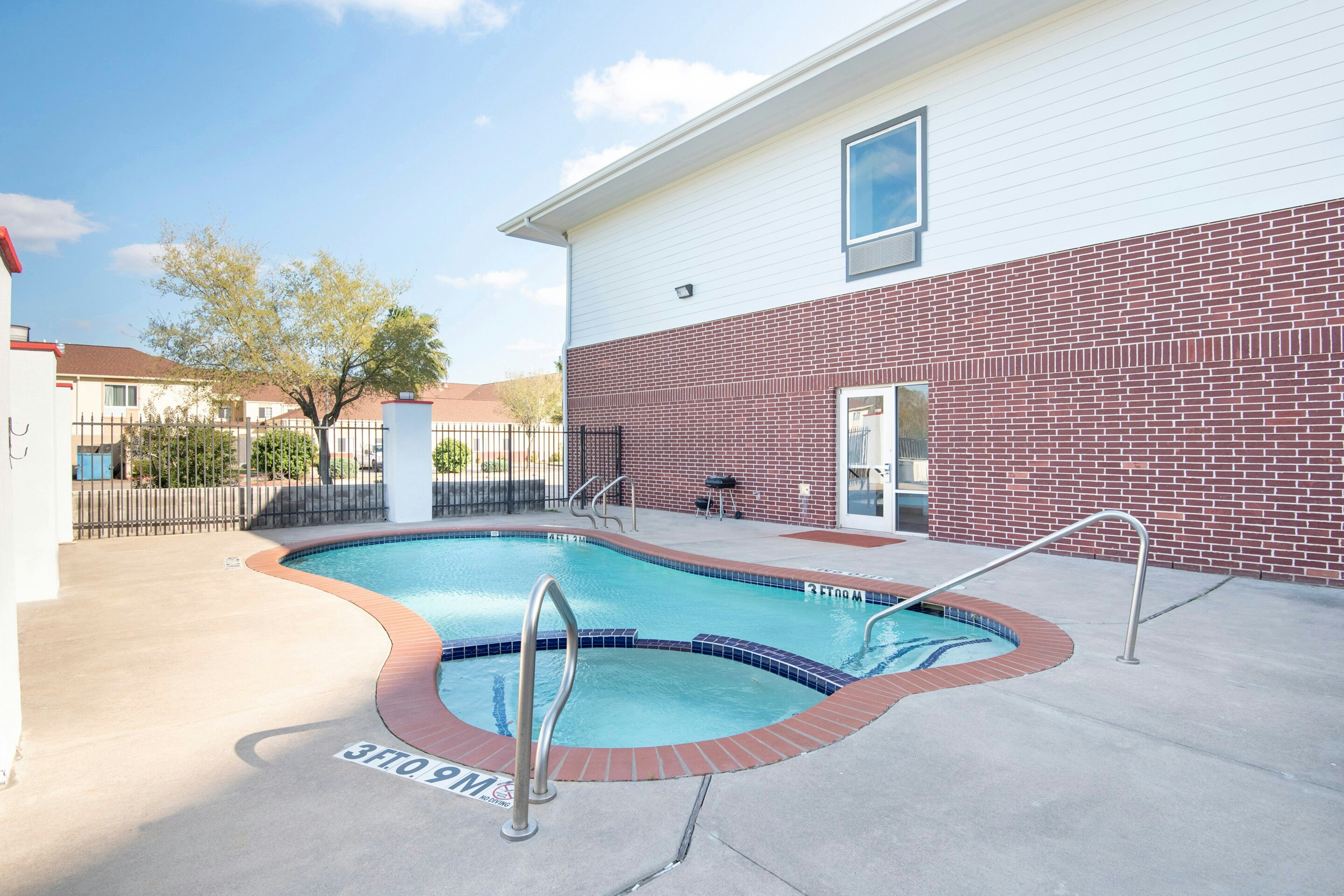 OYO Townhouse Clute Lake Jackson 41/44
