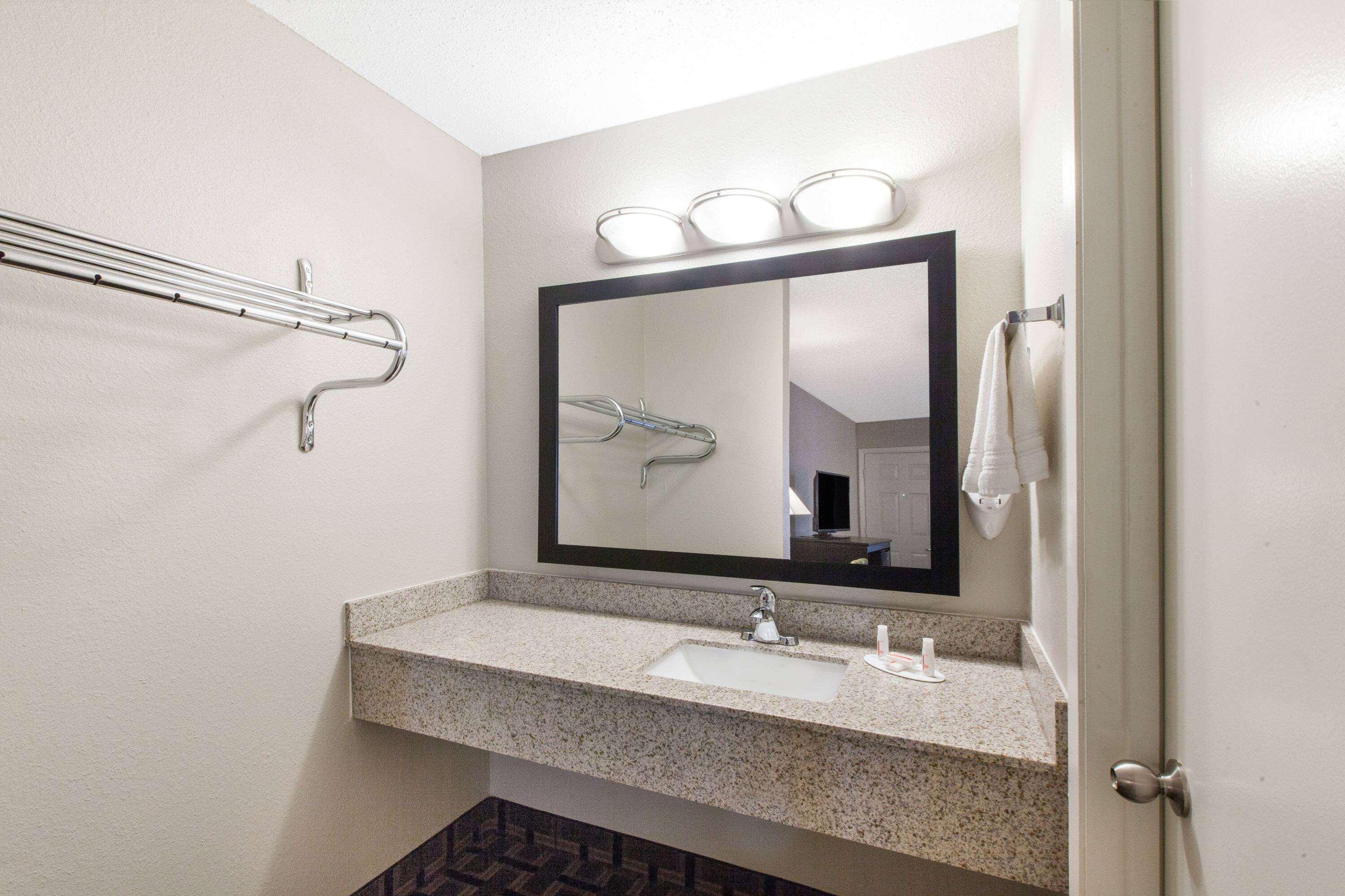 Days Inn Ennis 25/26