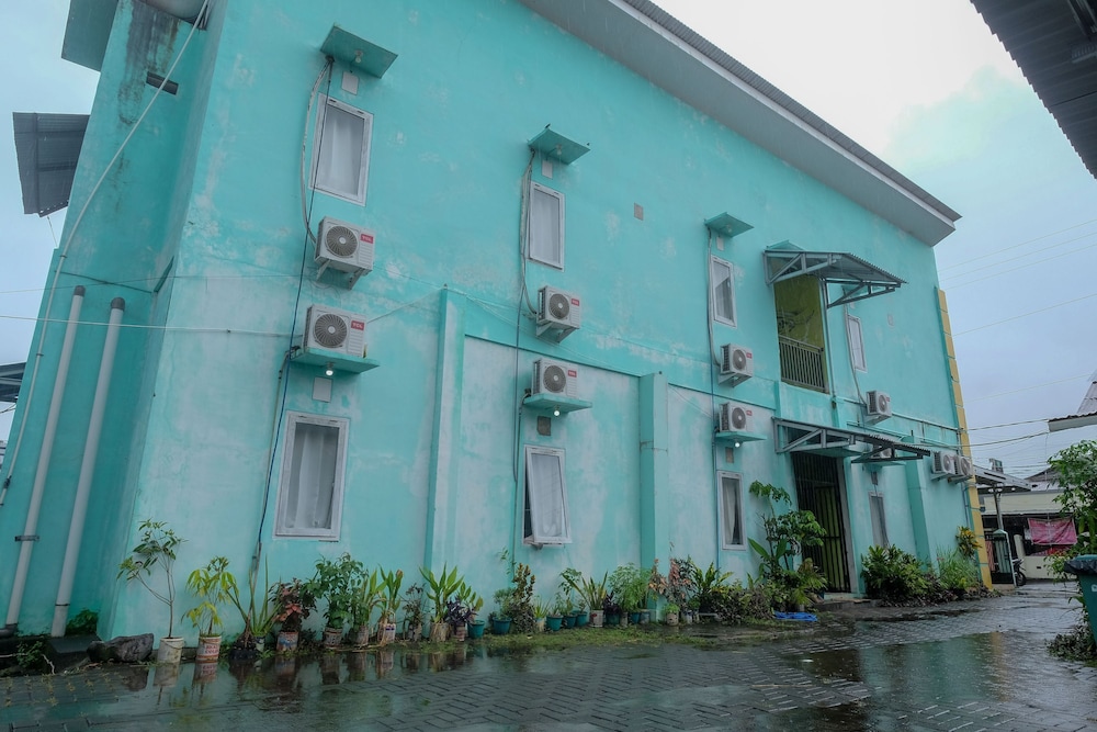 Reddoorz Near Politeknik Manado 2/30