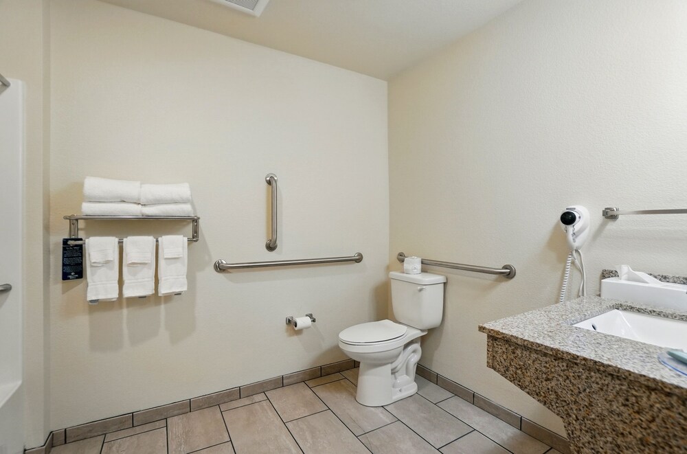 Cobblestone Hotel & Suites - Russells Point at Indian Lake 45/50