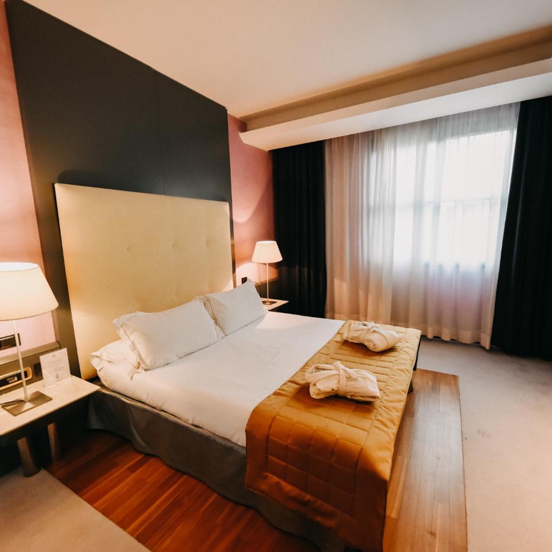 جناح جونيور، Hotel Antonella 3/10