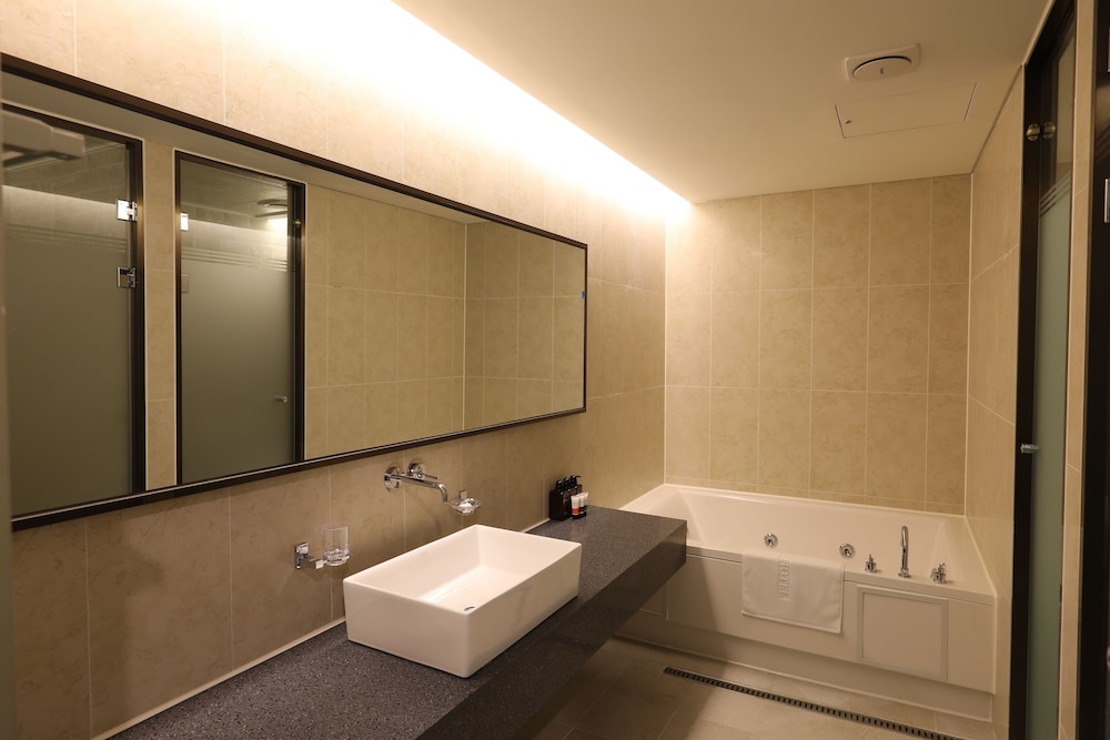 جناح ركني بسرير مزدوج، REST HOTEL 2/2