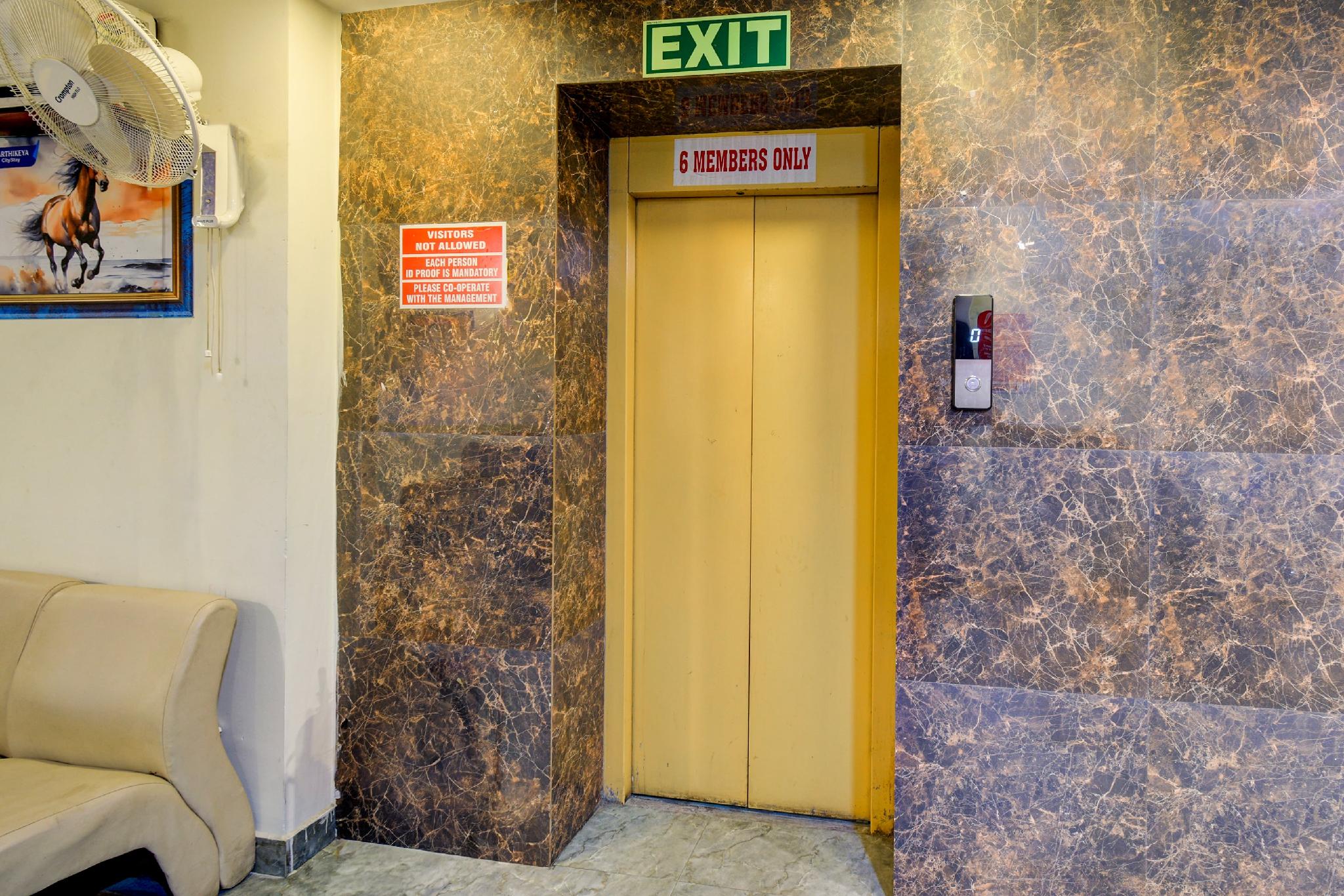 Oyo 10225 Hotel Sree Chandana 18/50