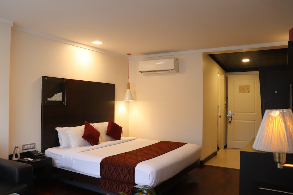 37th Crescent Hotel 23/50
