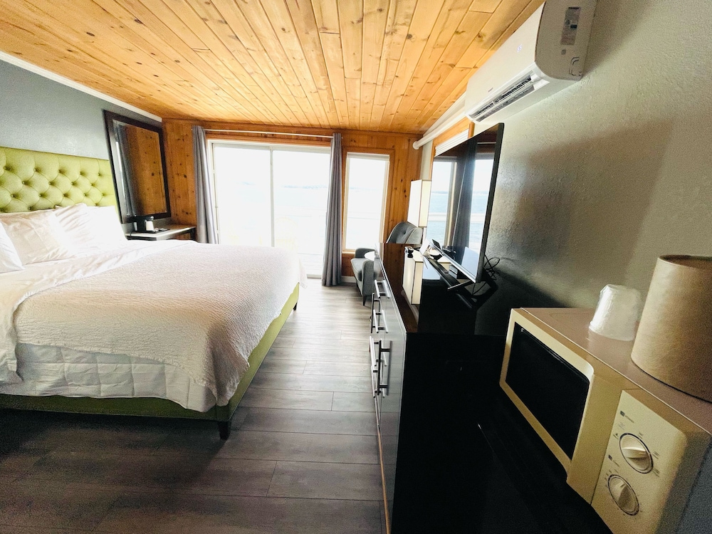 Tides Inn Suites 25/75