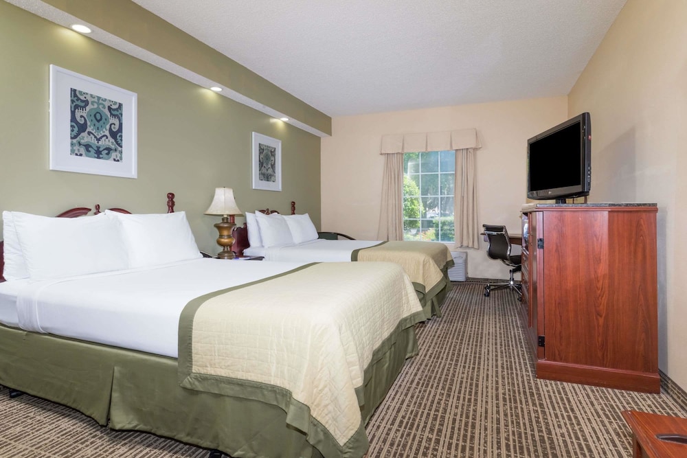 Baymont By Wyndham Lakeland 8/21
