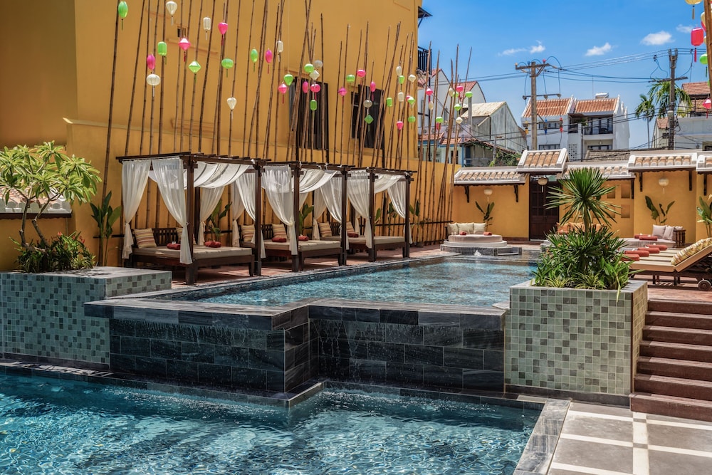 swimming pool spa