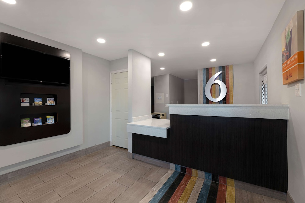 Motel6 San Antonio, TX - West SeaWorld 9/43