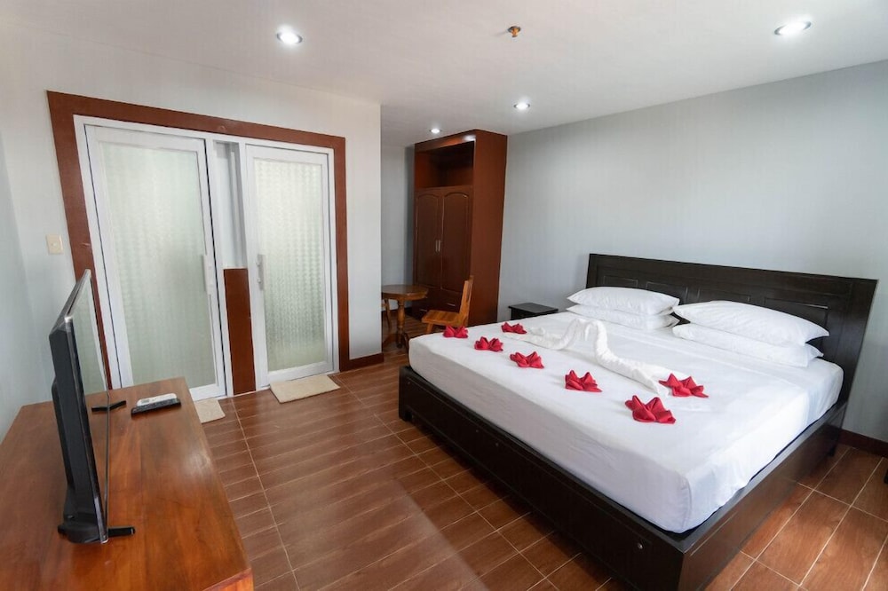 DELUXE, KING BED