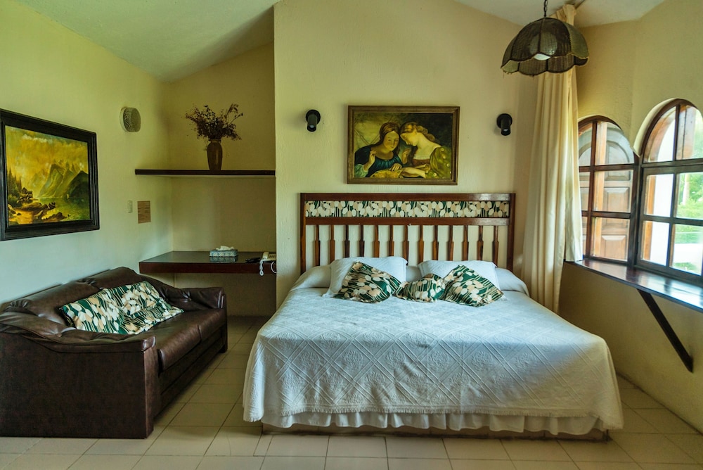 Villablanca Hotel 12/50