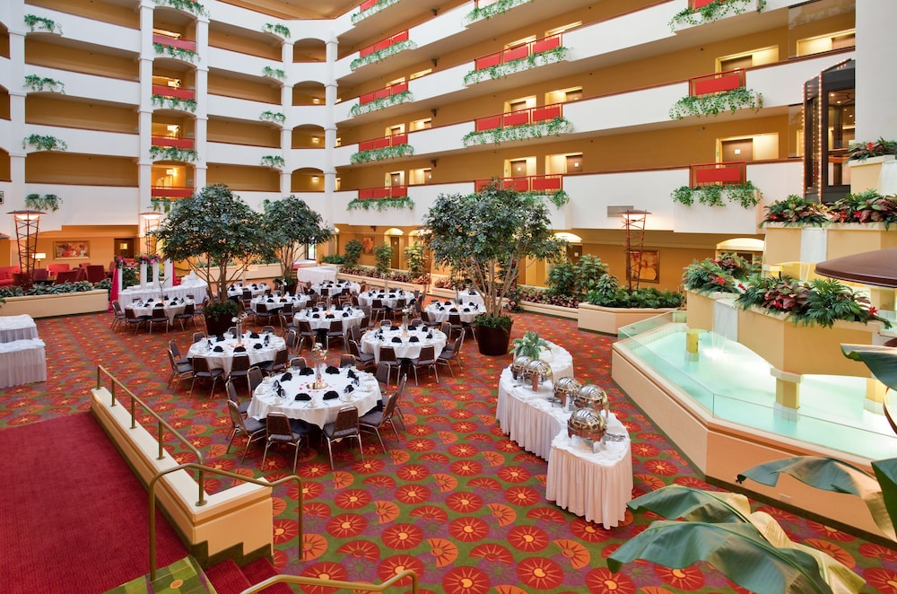 Holiday Inn Hotel And Suites Springfield I 44 64/77