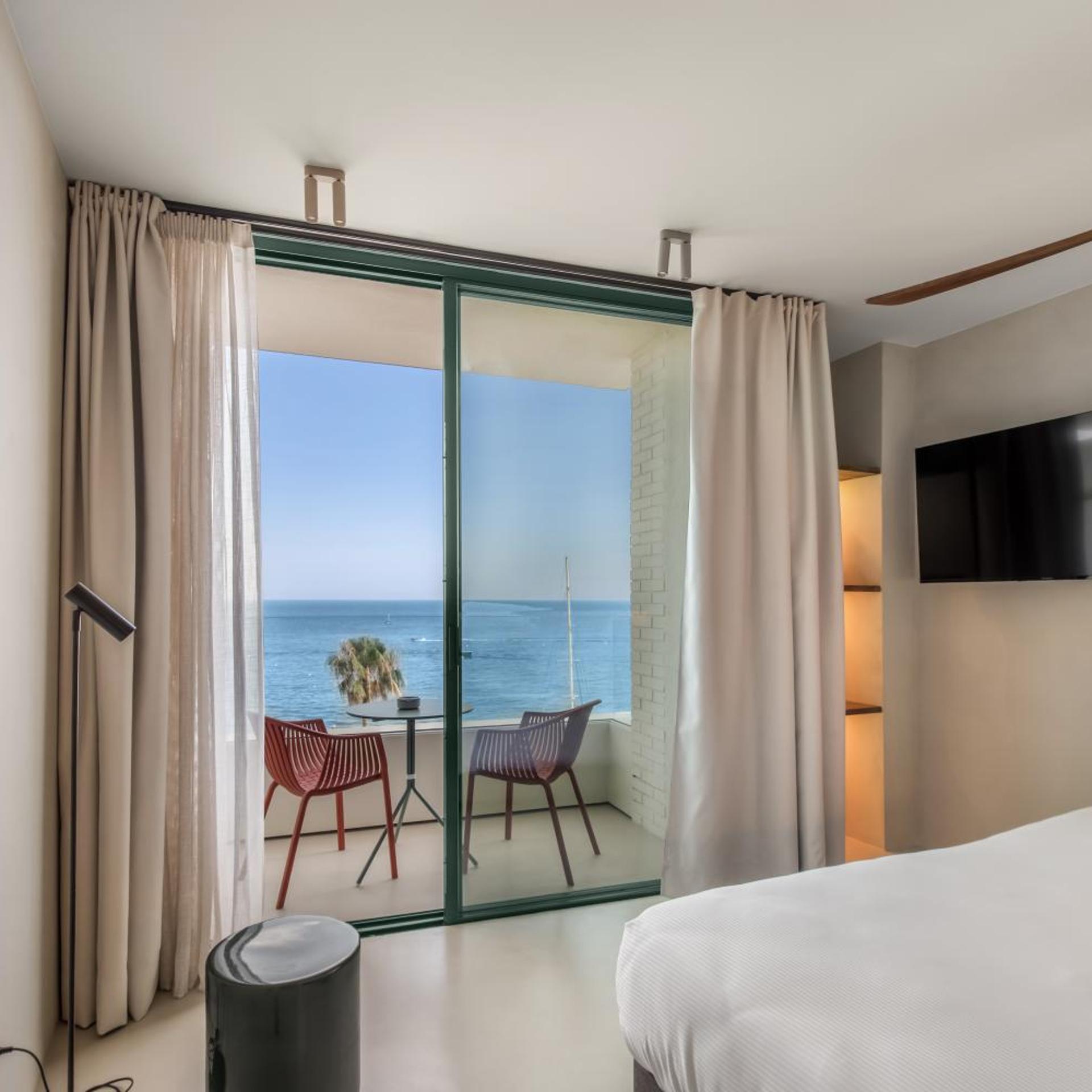 Suites by Miramar 9/50