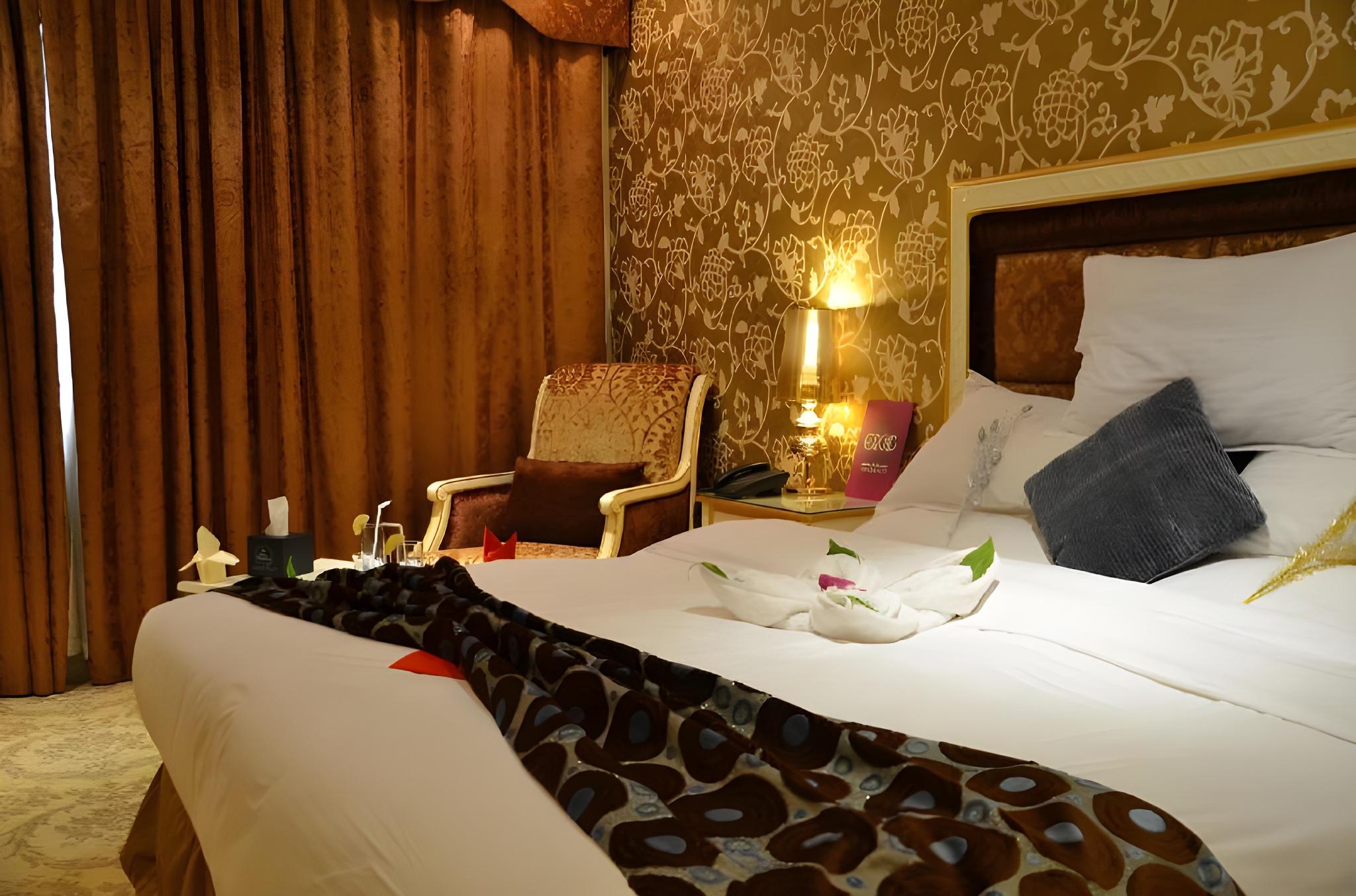 DELUXE ROOM