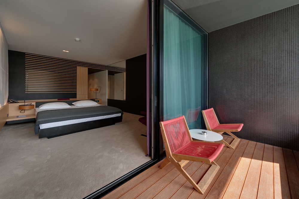 Deluxe Plunge Pool Room، Lone Hotel by Maistra Collection 3/4