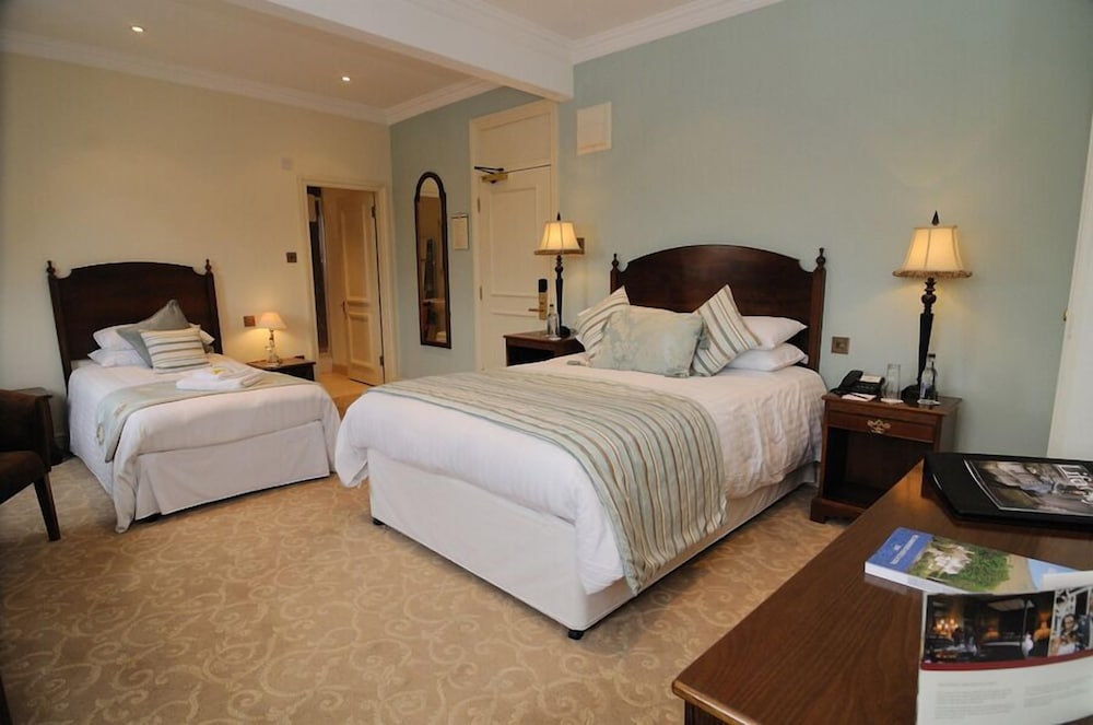 Ye Olde Bell Hotel Spa 17/64