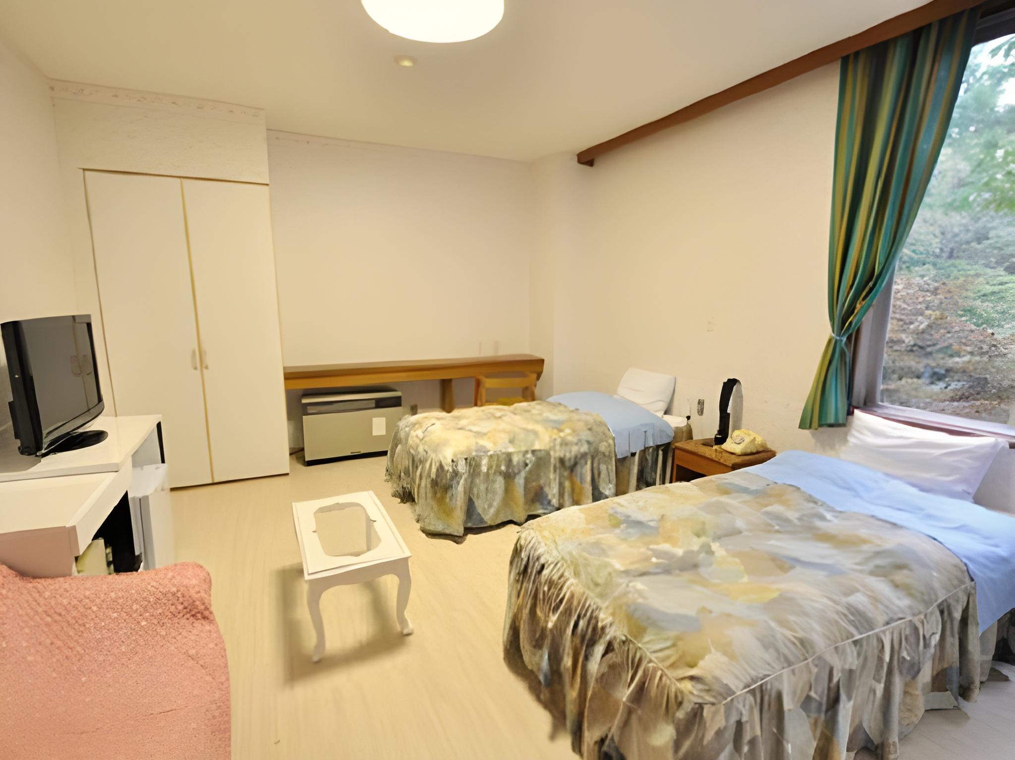 Western, Twin Beds, Town Side, Pet Friendly