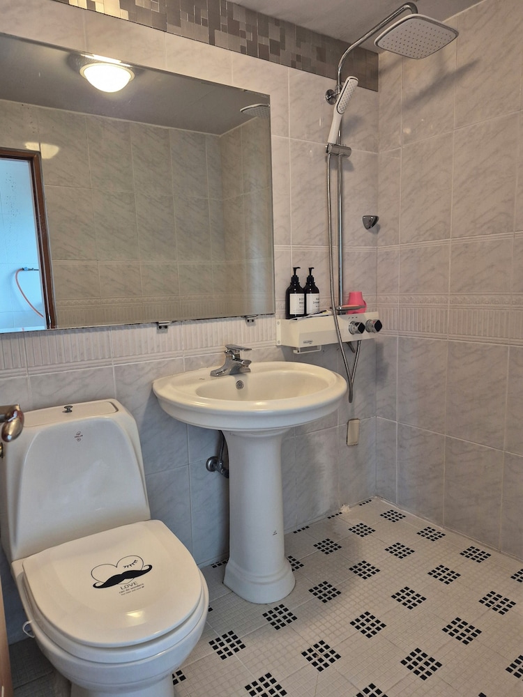 Jun House - Hostel 49/50