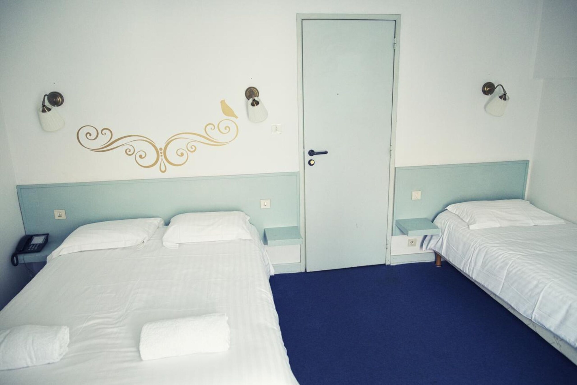 ROOM, QUADRUPLE, MULTIPLE BEDS
