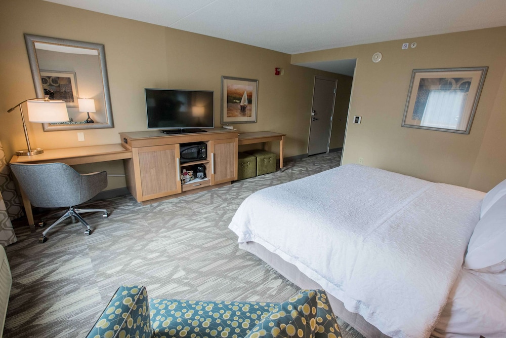Hampton Inn & Suites Tilton 12/66