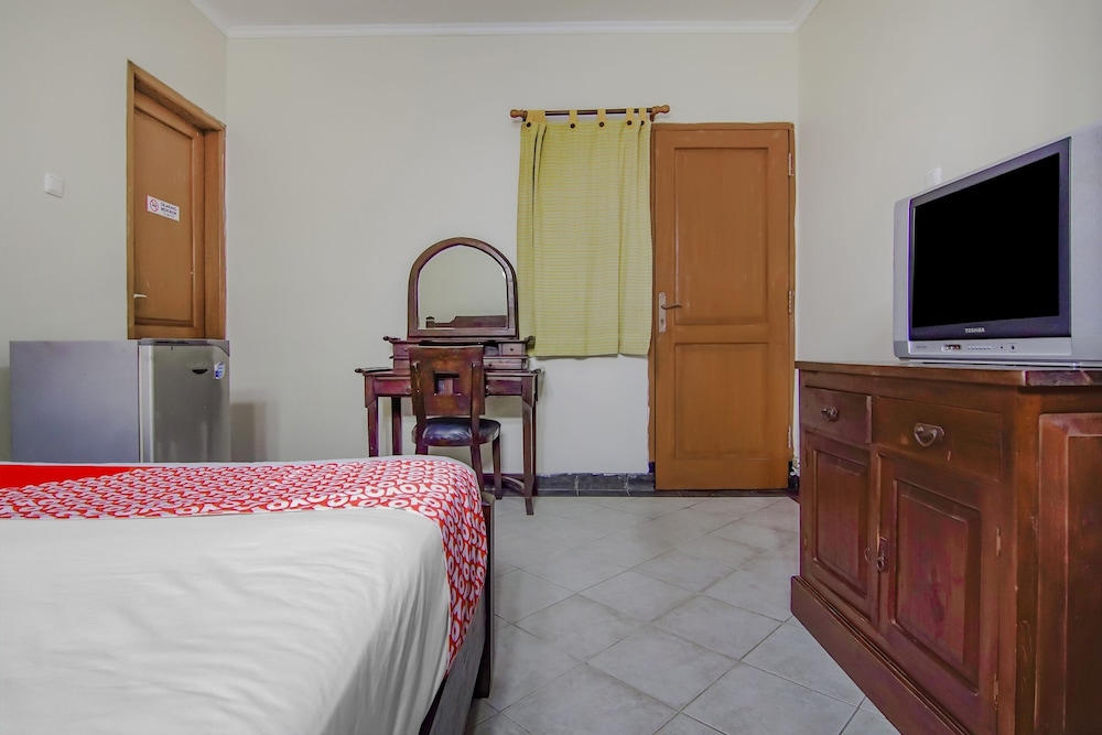 OYO 90094 Gayatri Residence 14/30
