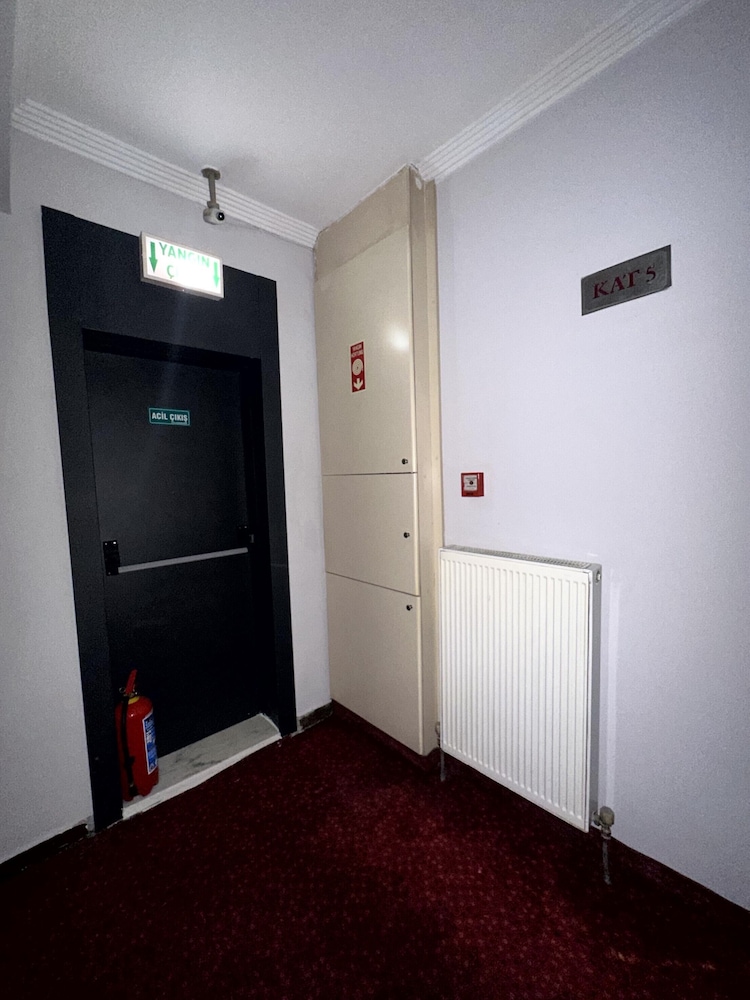 Headman Hotel 26/41