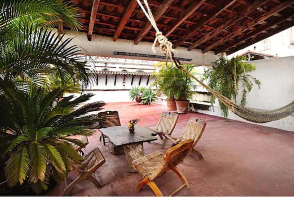 Hotel Los Arcos 38/65