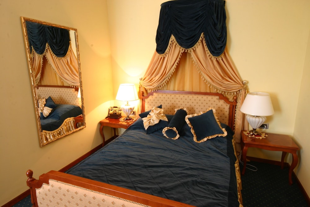 Hotel Leopold I 9/74