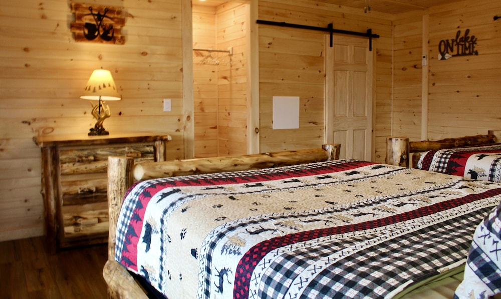 SIGNATURE, SUITE