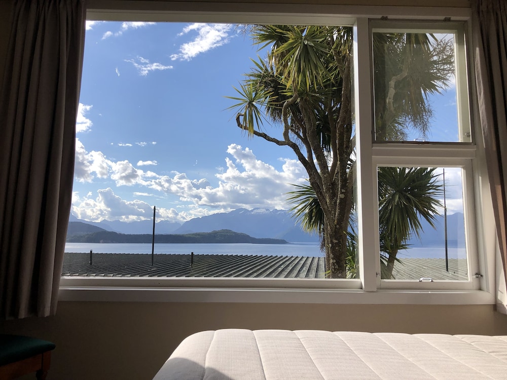 MANAPOURI LAKEVIEW MOTOR INN 29/69