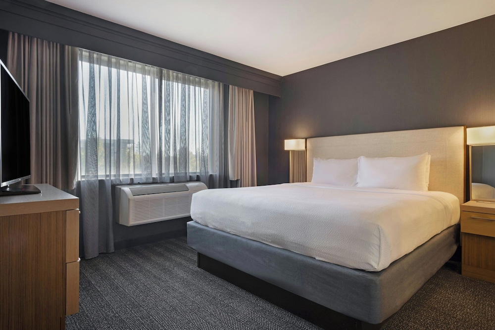 Room at COURTYARD BY MARRIOTT SACRAMENTO MIDTOWN, SACRAMENTO - CA