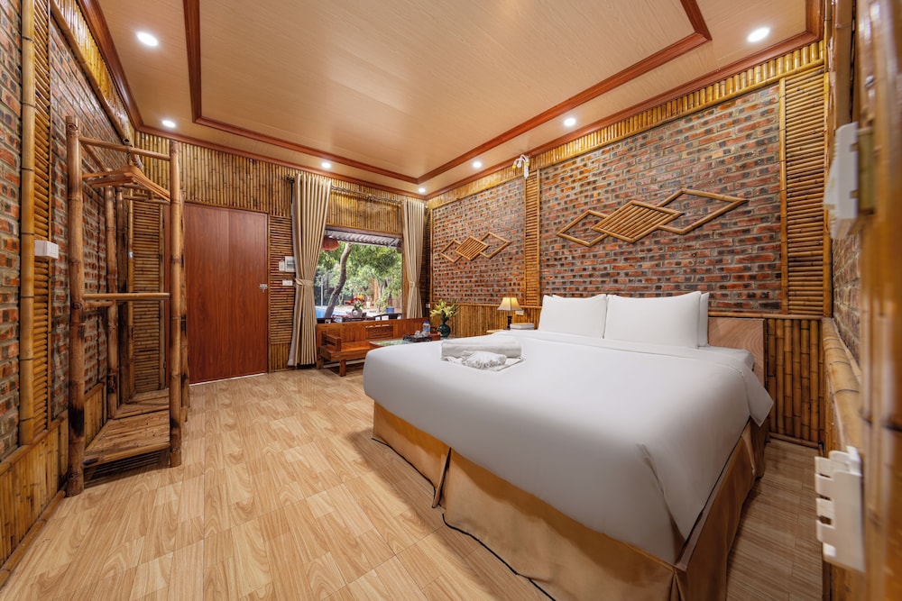 DELUXE, DOUBLE BED