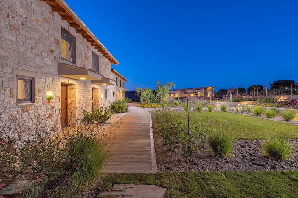 Mint Retreat Suites 39/42