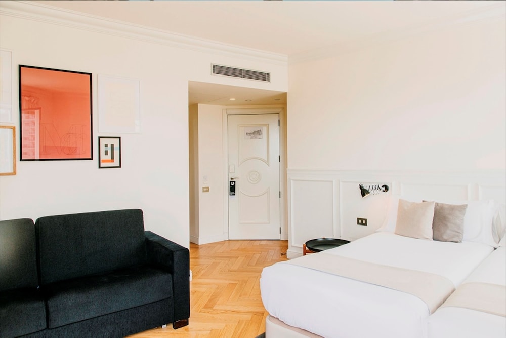 Dear Hotel Madrid 11/69